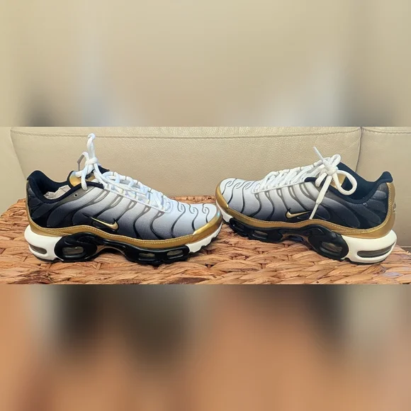 NIKE Air Max Plus TN White Metallic Gold Black HMO352-100 Sneaker Size M 6.5/W 8